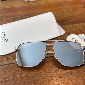 Otra | Sorrento Aviator Sunglasses | Silver Mirror NWT